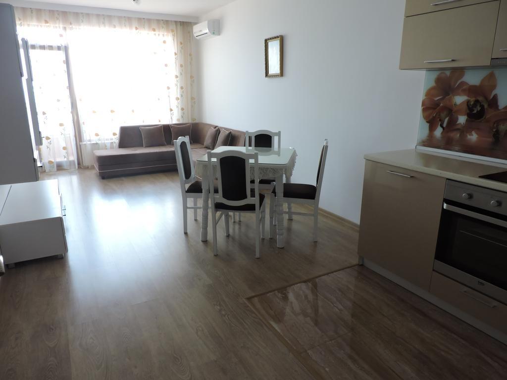 Cherno More 2 Apartamento Pomorie Exterior foto